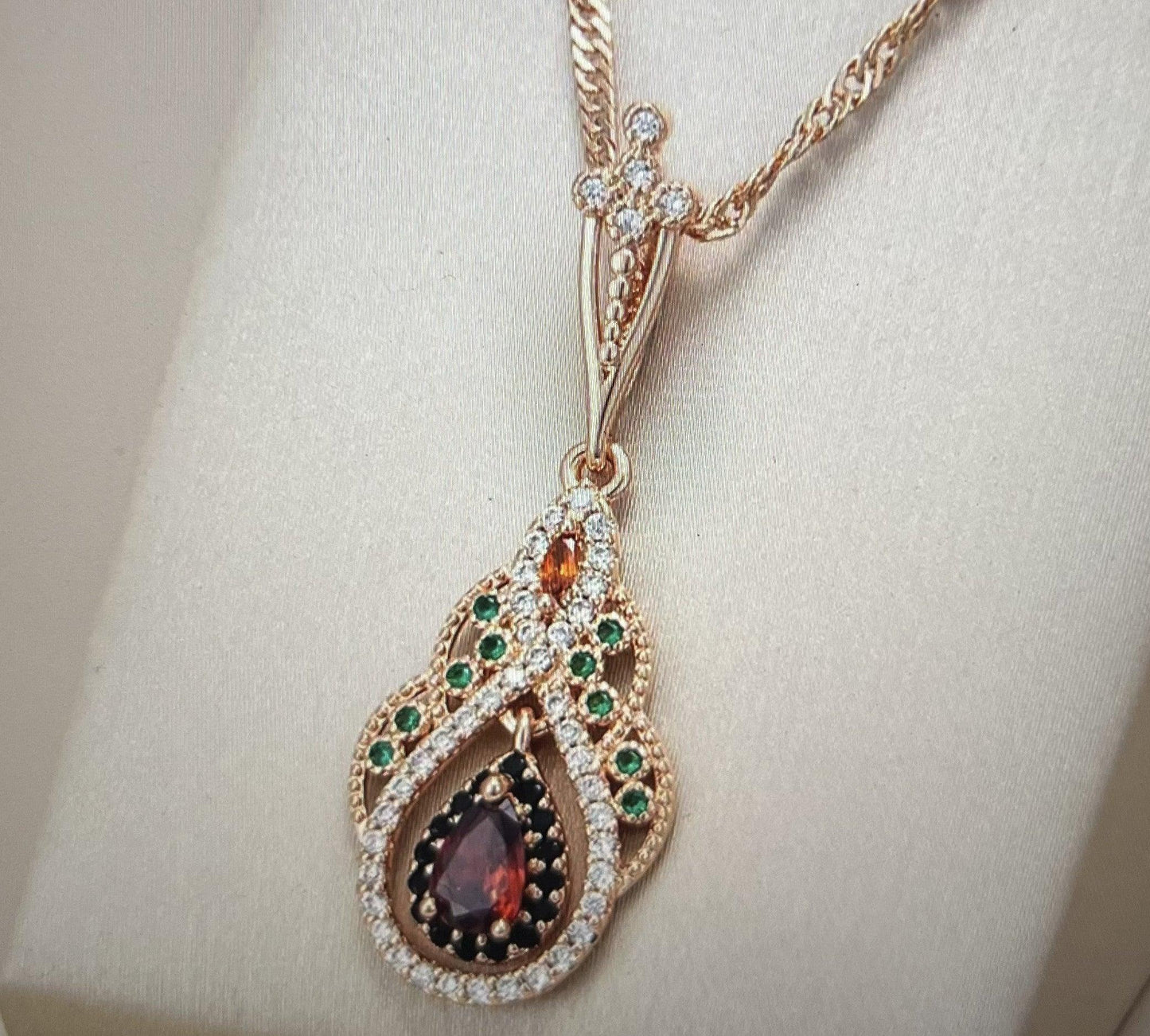 Golden Heart Zircon Flower Necklace - maidamoon