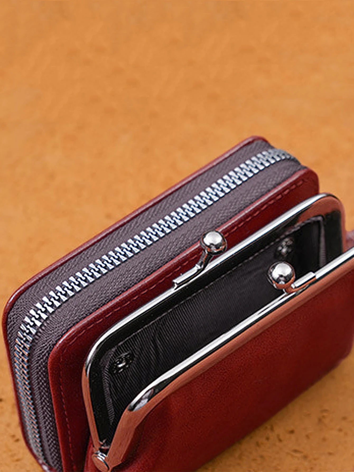 Evelyn Retro Chic Women's Wristlet Wallet